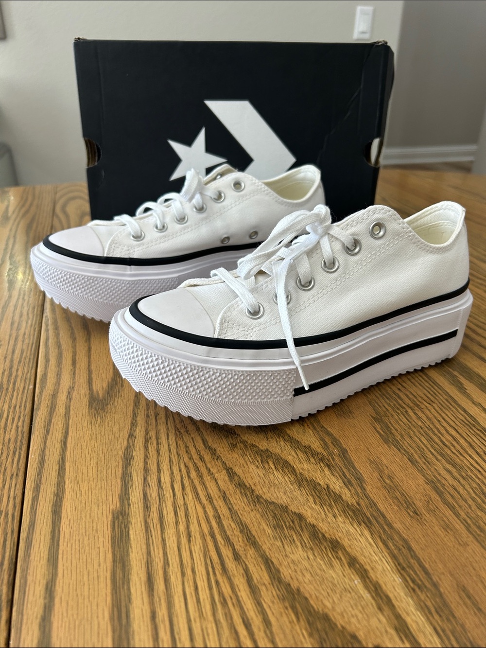 Converse Chuck Taylor Lift Platform Low-Top Sneakers, White, size 8, NIB